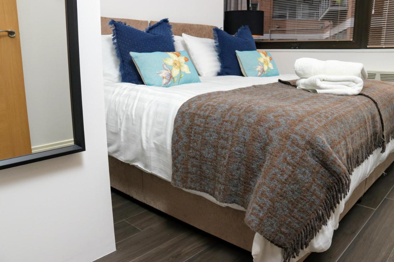 Aisiki Living: Flexible Apartments with Free Wi-Fi and Parking Watford  Exterior photo